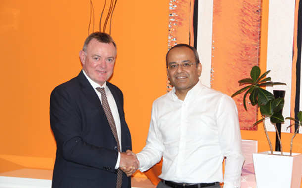 Left to Right: Mark Duffelen, VP & GM, Xerox MEA; Ashish Bharti, President, Redington Gulf-Volume Division (ME)