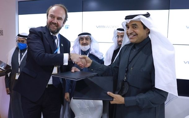 (L) Henri van dar Vaeren, Vice President South Europe, Middle East & Africa, VMware, and (R) Dr. Ahmed Yamani, president of PSU.