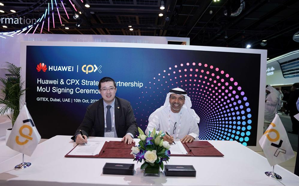 (L-R) Jerry Liu, CEO of Huawei UAE and Khaled Al Melhi, CEO of CPX