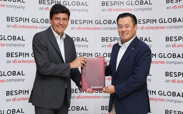 Salvador Anglada, CEO of e& enterprise and John Hanjoo Lee, CEO and Co-founder of Bespin Global form joint venture.