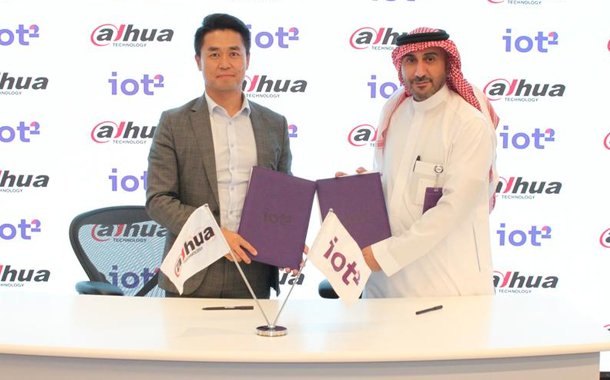 (Left to right) Gari Li, General Manager of Dahua Technology and Othman Al Dahash, CEO of iot squared.