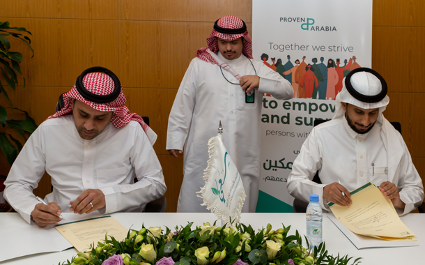 Zaid Al Mashari, CEO of PROVEN Arabia and Marzouk Alotaibi, Chairman of the board of Directors of the Sa3ee Foundation signing the MoU.