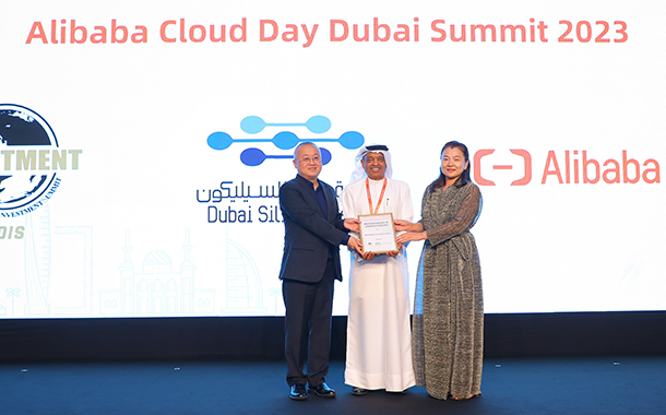 (Left) Daniel Jiang, General Manager of the Middle East, Turkey and Africa, Alibaba Cloud Intelligence and (Right) Dr. Juma Al Matrooshi, Director-General of Dubai Silicon Oasis.