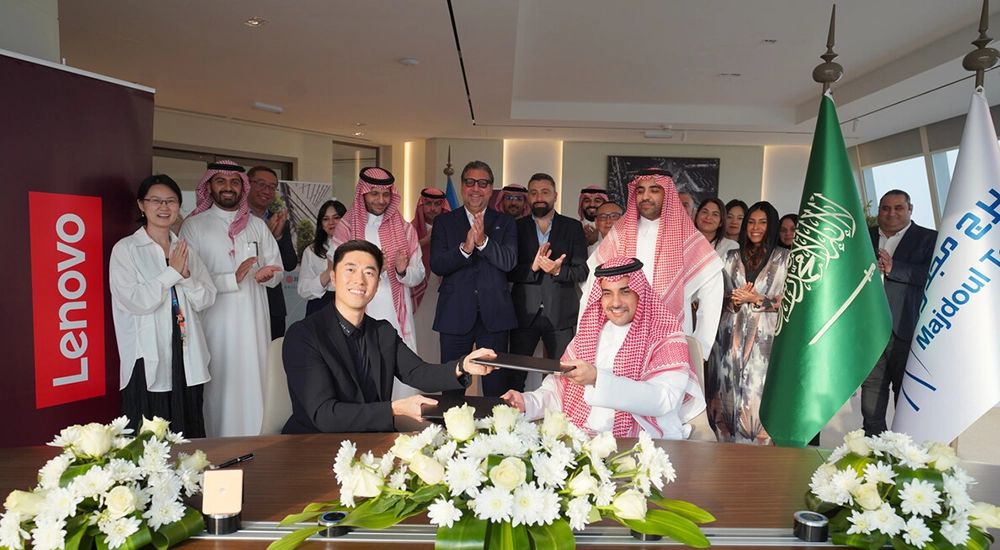 Eng Mohammed Fahad Alshaikh and Lawrence Yu, Head of Lenovo Regional Headquarters, sign Al Majdoul Tower agreement for Lenovo’s Regional Headquarters in Riyadh