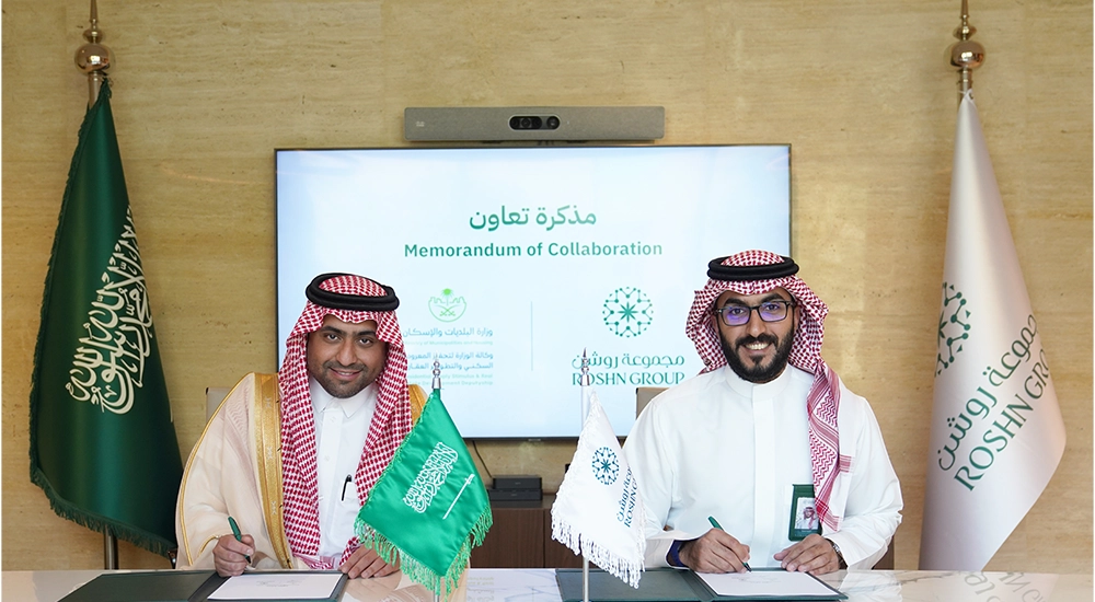 Abdulrahman AlTawil, the Deputy Minister for Housing Supply Stimulation and Real Estate Development and Yassen Kattan, ROSHN Group’s Chief Strategy & Corporate Affairs Officer at ROSHN Group’s SEDRA Sales Center