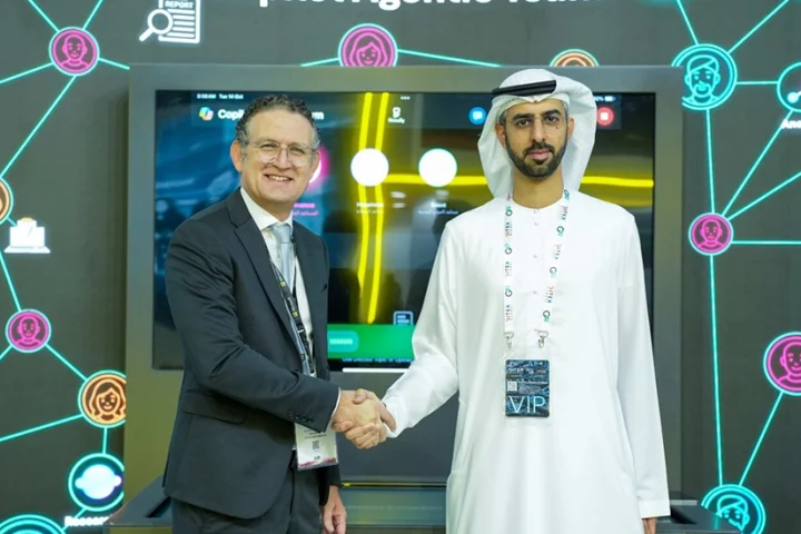 Amr Kamel, General Manager of Microsoft UAE & H.E. Omar Sultan Al Olama, UAE Minister of State for Artificial Intelligence