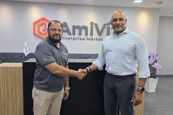 (L-R) Ilyas Mohammed, COO of AmiViz and Karl McGowan, Co-Founder of FrontierZero