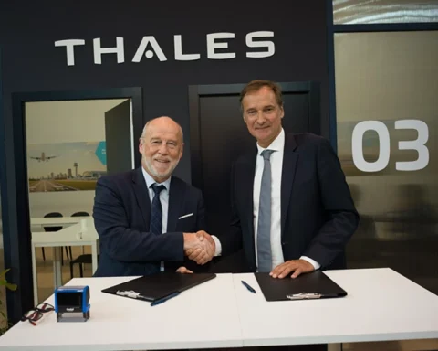 Olivier Chansou, ENAC Director and Youzec Kurp, Vice-President, Airspace Mobility Solutions, Thales. ©CAPA