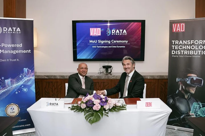 (L-R) Piyush Mehta, Chief Executive Officer at Data Dynamics and Mario M. Veljovic, General Manager at VAD Technologies