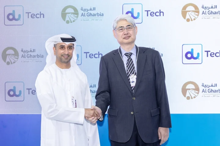 Jasim Alawadi, chief information and communication technology officer (CICTO) at du and Noritsugu Mifune, CEO of AGPC