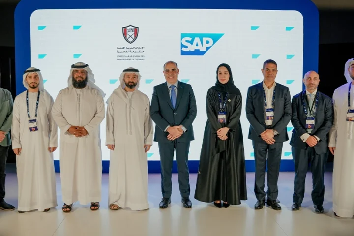 (L-R) Ehab Aljabri, Projects Manager, Fujairah Digital Government; Yousuf Alkaabi, Government Communication Manager, Fujairah Digital Government; Dr. Ahmed Hassan Almurshidi, Director of Fujairah Geographic Information System Center, and Sheikh Eng. Mohammed bin Hamad bin Saif Alsharqi, General Director of Fujairah Digital Government, met with Marwan Zeineddine, Managing Director, SAP UAE, and SAP executives at the launch of the SAP YPP initiative.