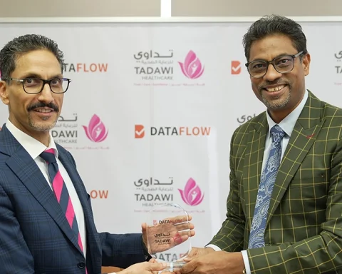 (L-R) Sunil Kumar, CEO of DataFlow, with Mr. Mohamed Muzaffer Nahvi, Chief Operational Officer, Tadawi Healthcare LLC.