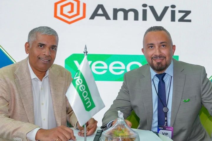 (L-R) Ramkumar Balakrishnan, CEO of AmiViz and Charbel Zreiby, Channel Director for EMEA East at Veeam.