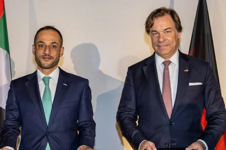 (L-R) Sultan Alowais, Vice President – International Execution at Khazna Data Centers and Helmut von Struve, Chief Executive Officer of Siemens Middle East and UAE.