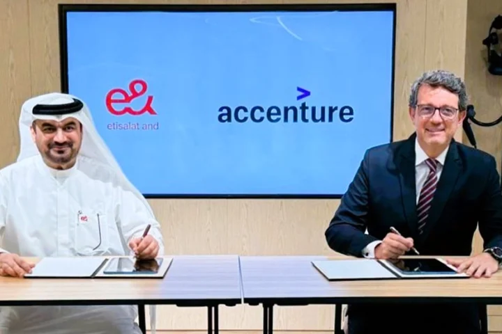 e& UAE and Accenture to accelerate digital transformation.