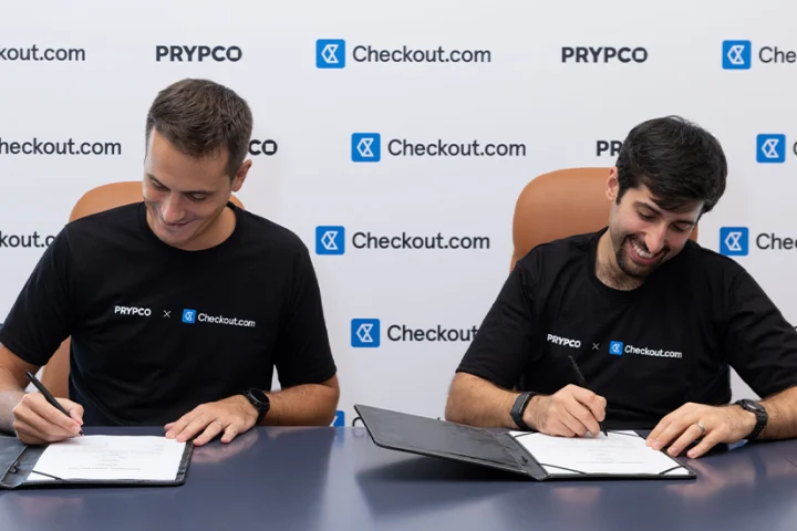 (L-R) Remo Giovanni Abbondandolo, General Manager for MENA at Checkout.com and Essa Ibrahim, Co-founder and President of PRYPCO.