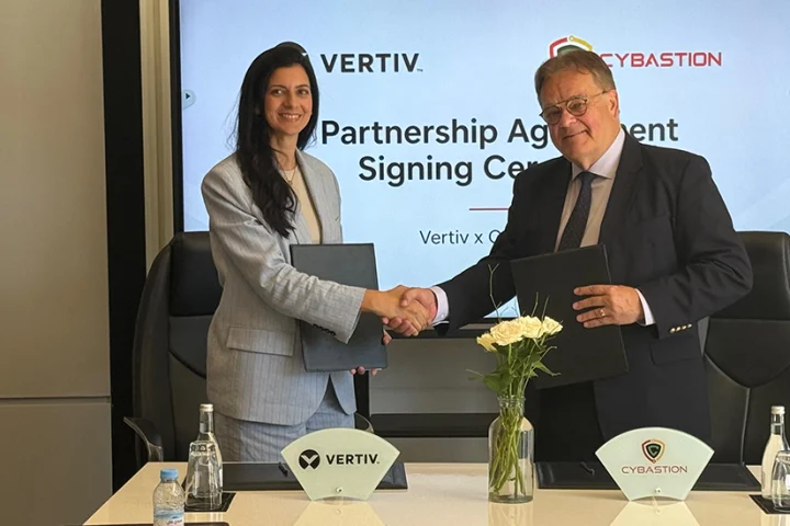 (L-R) Zineb Kamri, regional director for Northwest Africa at Vertiv and Dr. Thierry Wandji, CEO of Cybastion.